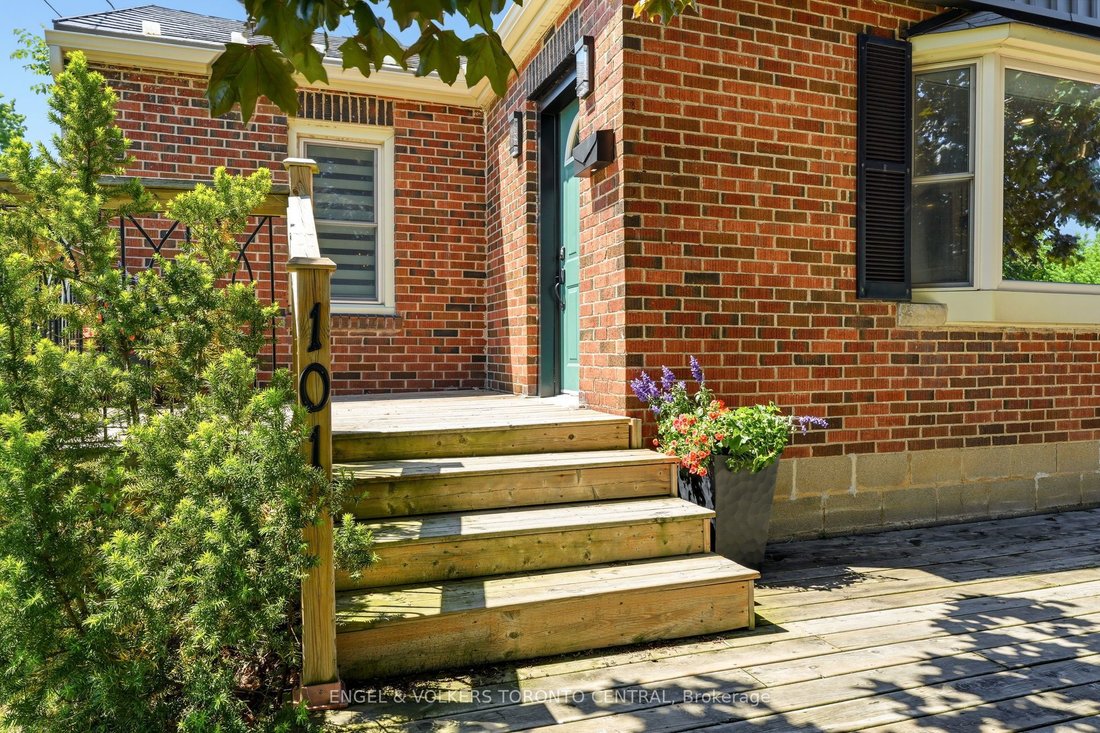 House in Hamilton, Ontario, Canada 3 - 18086641