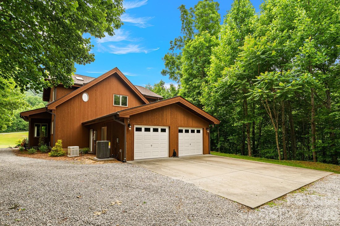 House in Hendersonville, North Carolina, United States 5 - 18085979