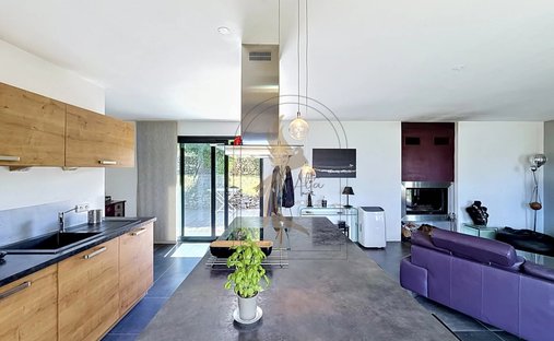 Villa in Centre Ancien, Pertuis, France 1