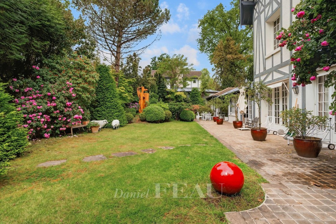 Apartment in Côte Saint Louis, Garches, France 2 - 18083383