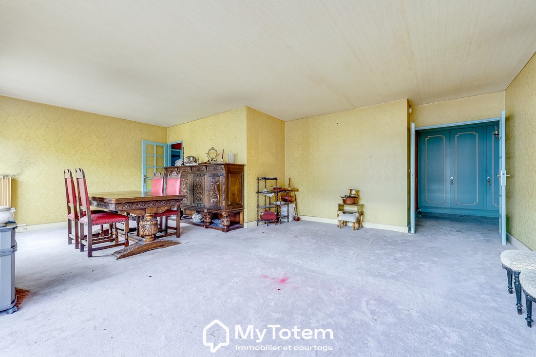 Apartment in Domaine National du Château, Versailles, France 2 - 18082175