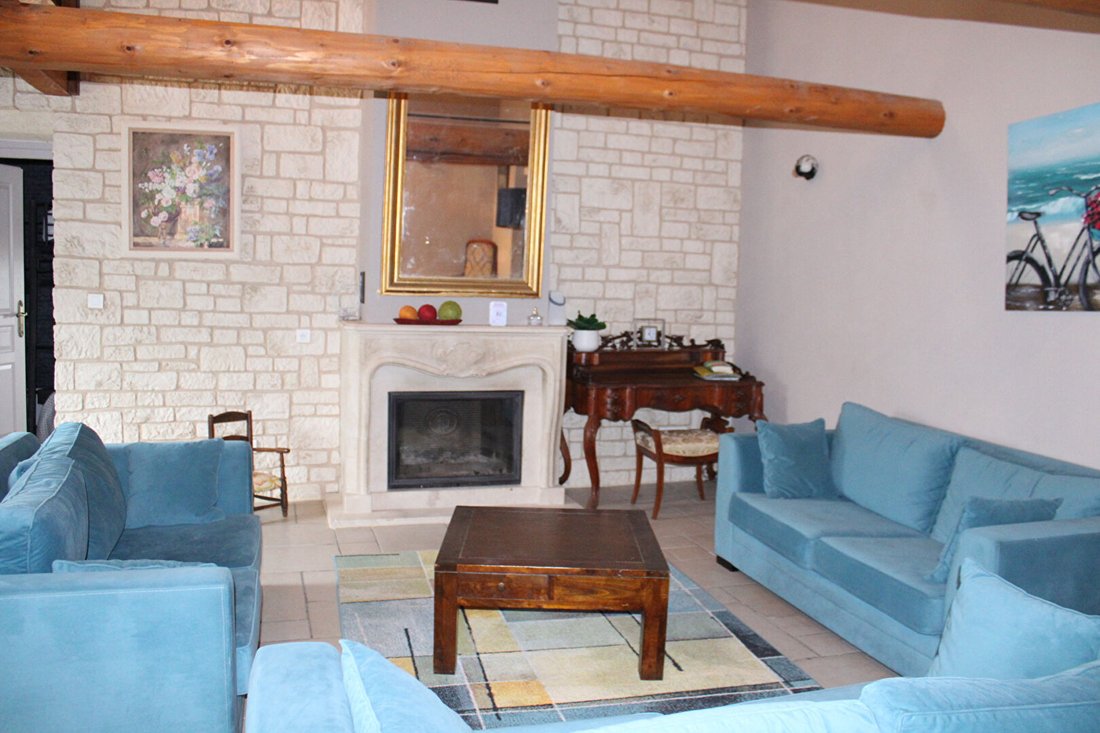 Villa in Bessas, Auvergne-Rhône-Alpes, France 4 - 18083593