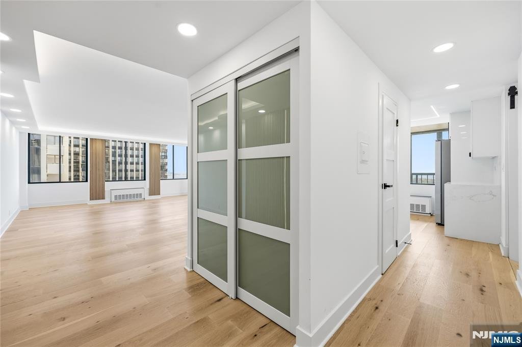 Condo in Cliffside Park, New Jersey, United States 3 - 18083926