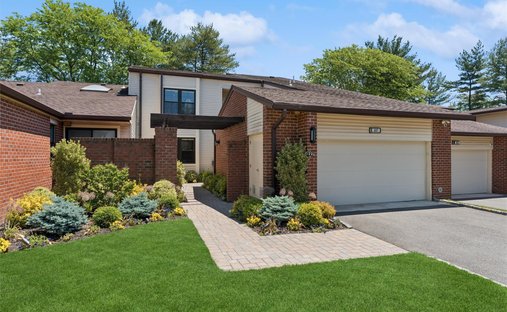 Condo in Manhasset, New York, United States 1