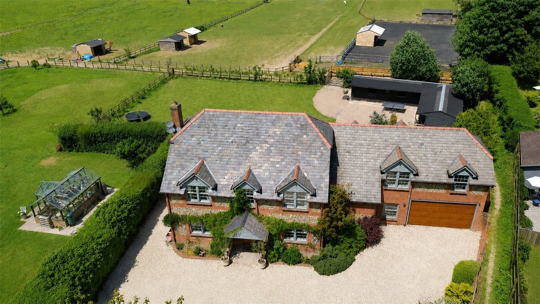 House in Medstead, England 1 - 18084825