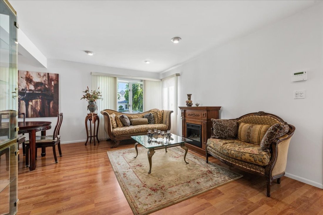 House in Bethpage, New York, United States 3 - 18080888