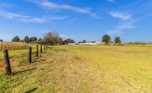 Farm Ranch in Rayton, Gauteng, South Africa 1
