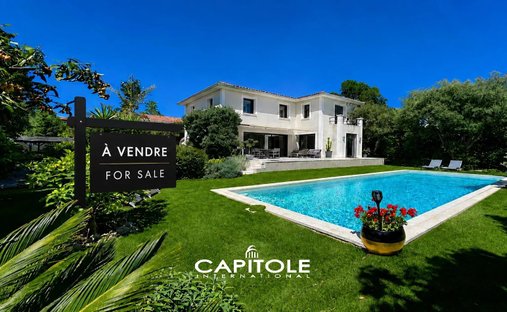 Villa in Place de Gaulle, Antibes, France 1