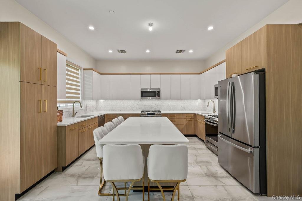Condo in Spring Valley, New York, United States 5 - 18082476