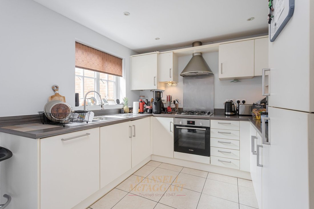 House in Horley, England 2 - 18083450