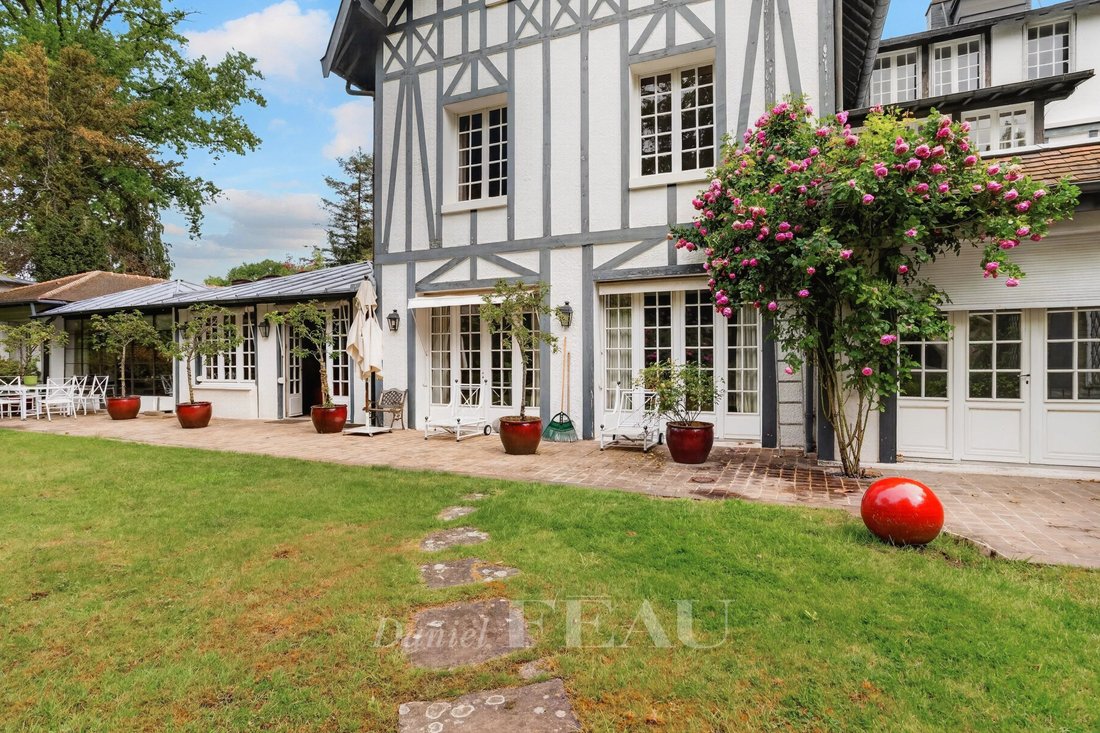 Apartment in Côte Saint Louis, Garches, France 3 - 18083383