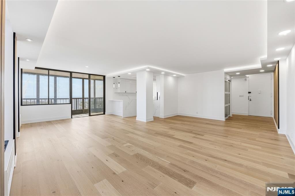 Condo in Cliffside Park, New Jersey, United States 5 - 18083926