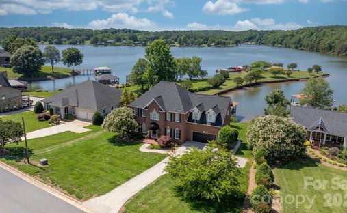 House in Township of Taylorsville, North Carolina, United States 1