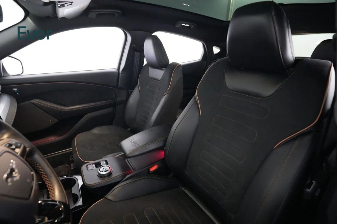 Suv in San Francisco, CA, United States 4 - 17989898