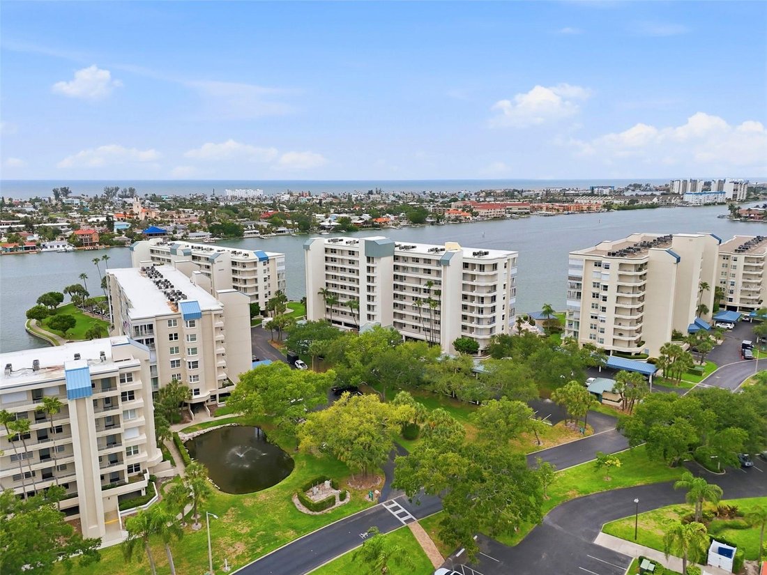 Condo in St. Petersburg, Florida, United States 1 - 18081071