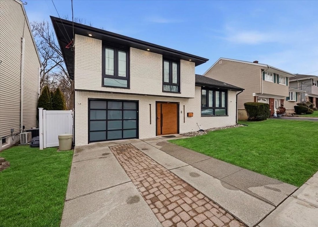 House in Secaucus, New Jersey, United States 2 - 17276769