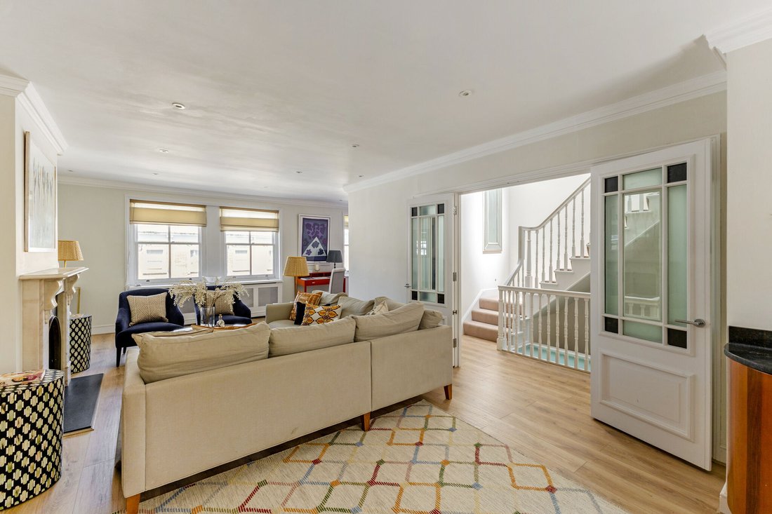 Apartment in Campden Hill, Kensington And Chelsea, England 5 - 18081247