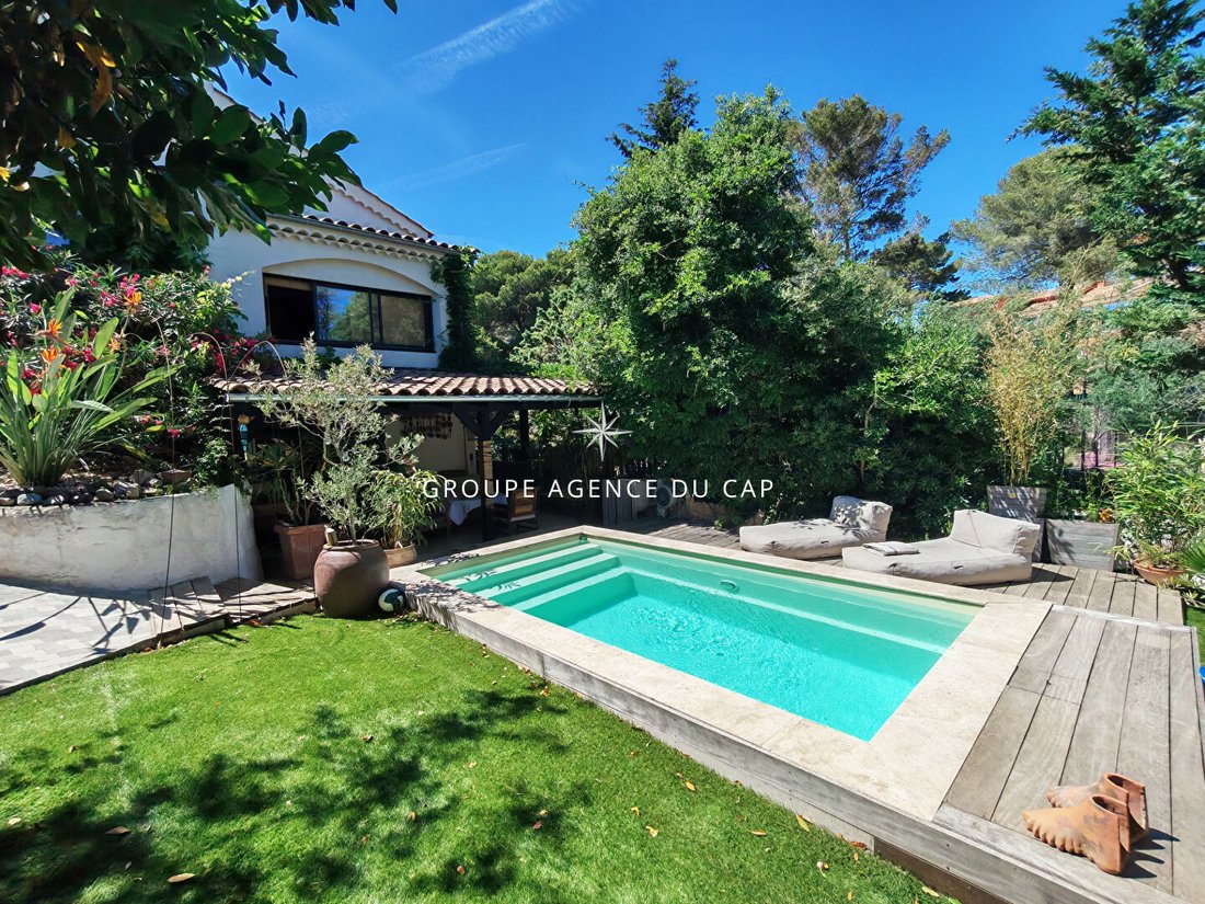 Villa in Frejus, Provence-Alpes-Côte d'Azur, France 1 - 17870575