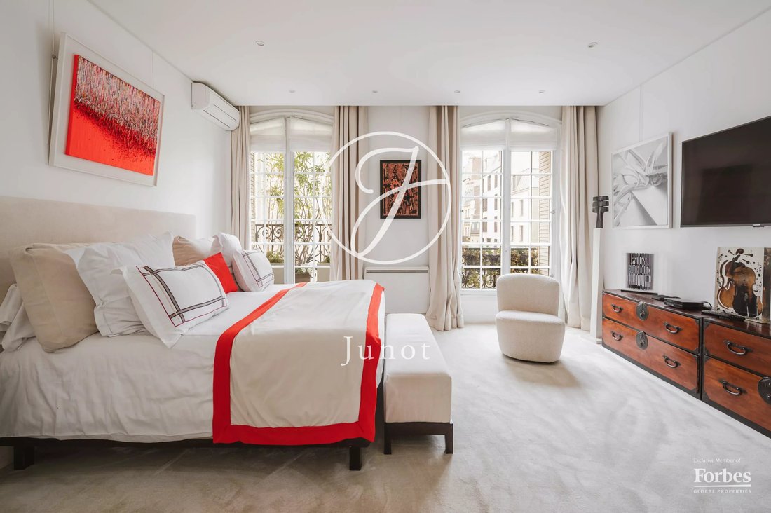 Apartment in Parc Monceau, Paris 8e Arrondissement, Paris 5 - 18083312