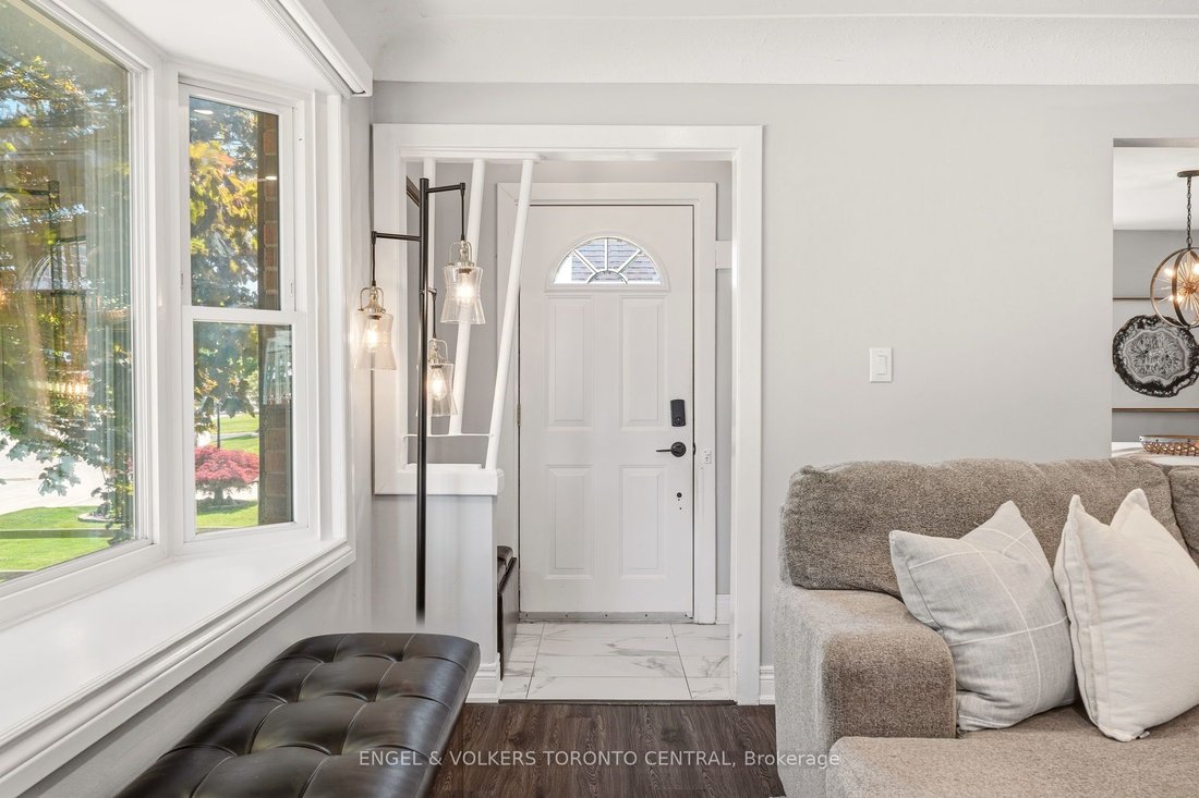 House in Hamilton, Ontario, Canada 5 - 18086641