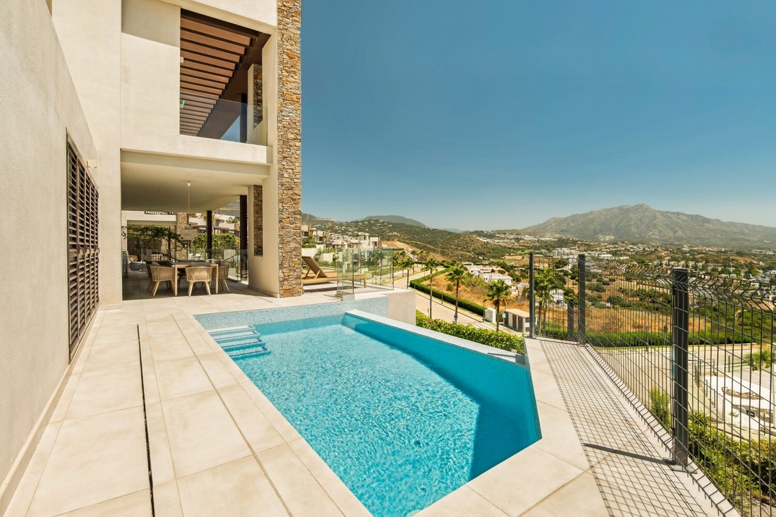 Villa in El Paraíso, Benahavis, Spain 4 - 18083460