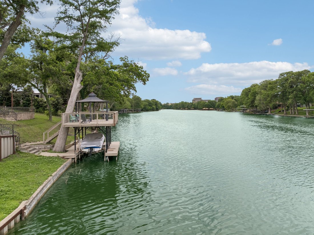 House in Seguin, Texas, United States 3 - 18086069