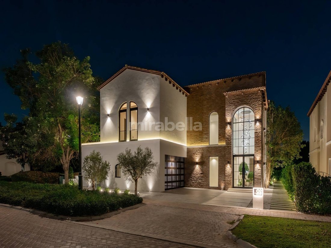 Villa in Jumeirah Golf Estates, Dubai, United Arab Emirates 1 - 18082447