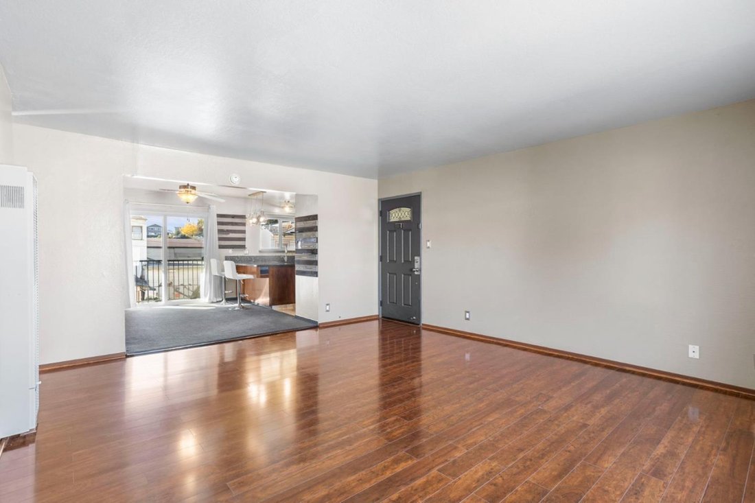 Hayward, California, United States 5 - 18086614
