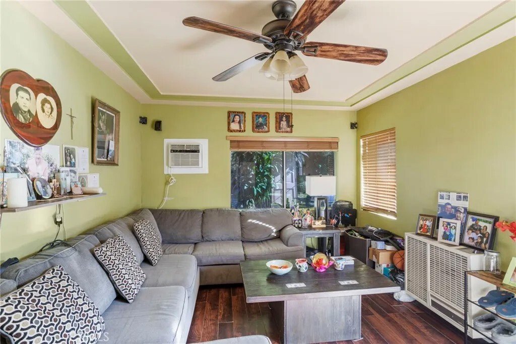 Los Angeles, California, United States 3 - 17274661