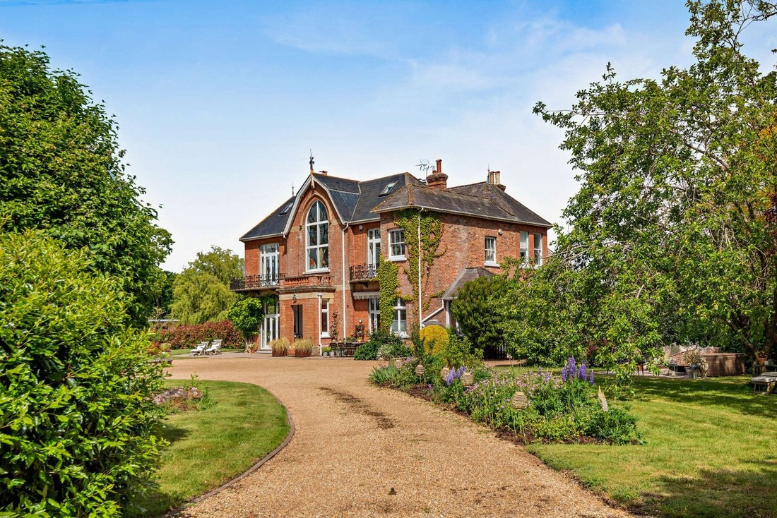 House in Okehurst, Billingshurst, England 2 - 18081266