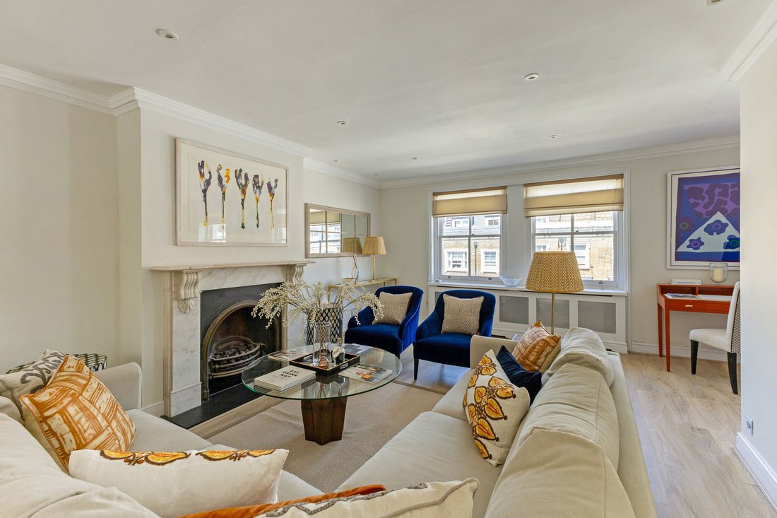 Apartment in Campden Hill, Kensington And Chelsea, England 1 - 18081247