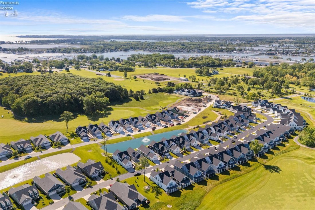 Condo in Port Clinton, Ohio, United States 5 - 18082540