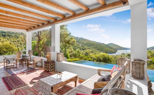 Villa in Eugirou, Apollonioi, Greece 1