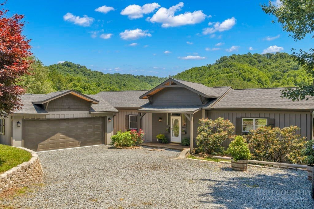 House in Cove Creek, North Carolina, United States 1 - 18084457