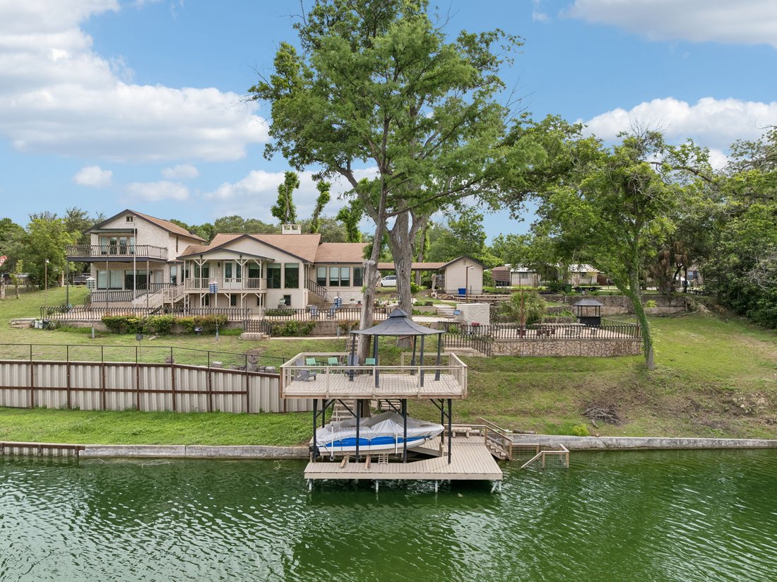 House in Seguin, Texas, United States 1 - 18086069