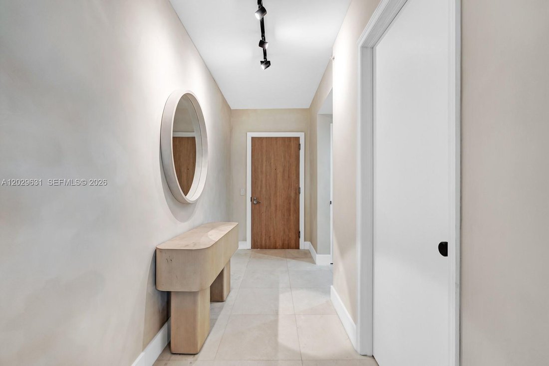 Condo in Miami Beach, Florida, United States 3 - 18085459