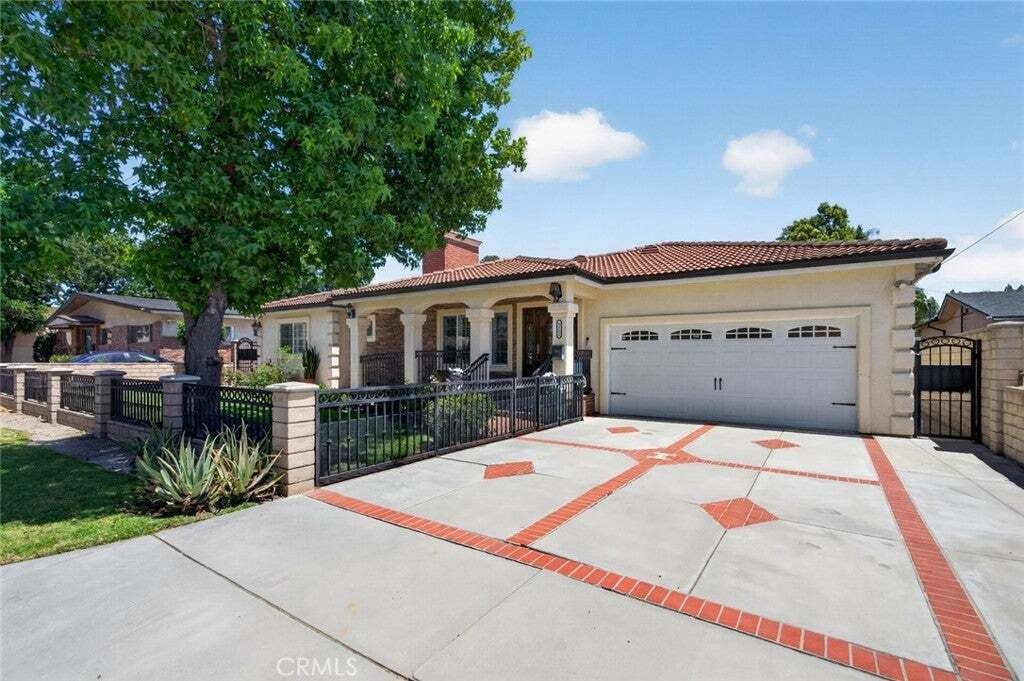 House in Downey, California, United States 4 - 18083711