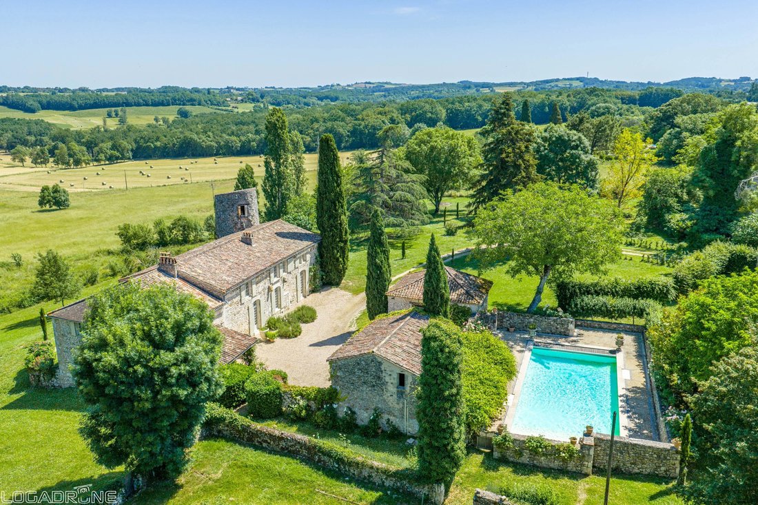 House in Saint-Antoine-de-Breuilh, Nouvelle-Aquitaine, France 1 - 17933482