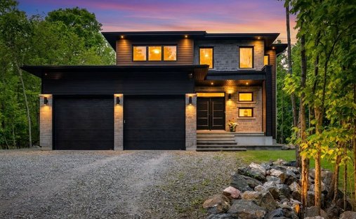 House in Cantley, Quebec, Canada 1