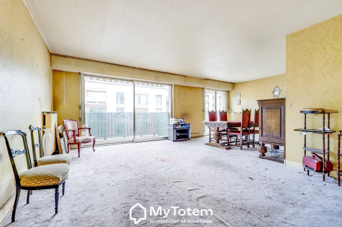 Apartment in Domaine National du Château, Versailles, France 3 - 18082175