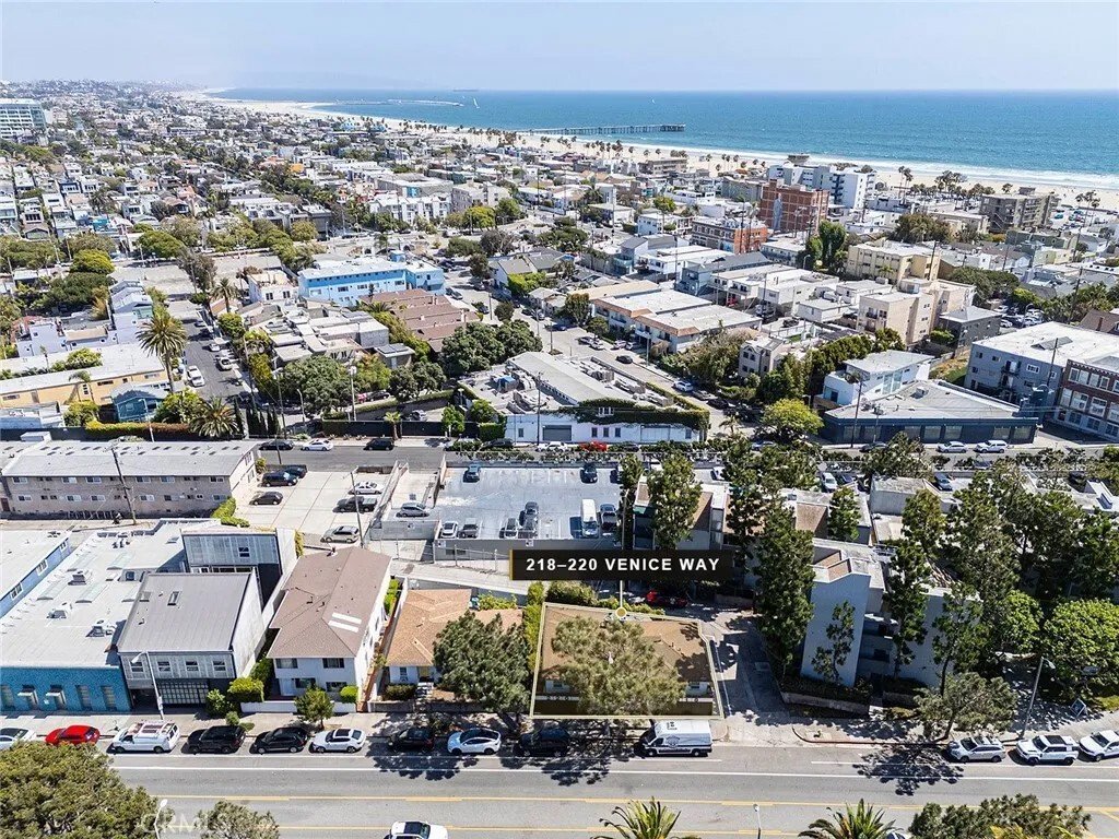Los Angeles, California, United States 2 - 18079472