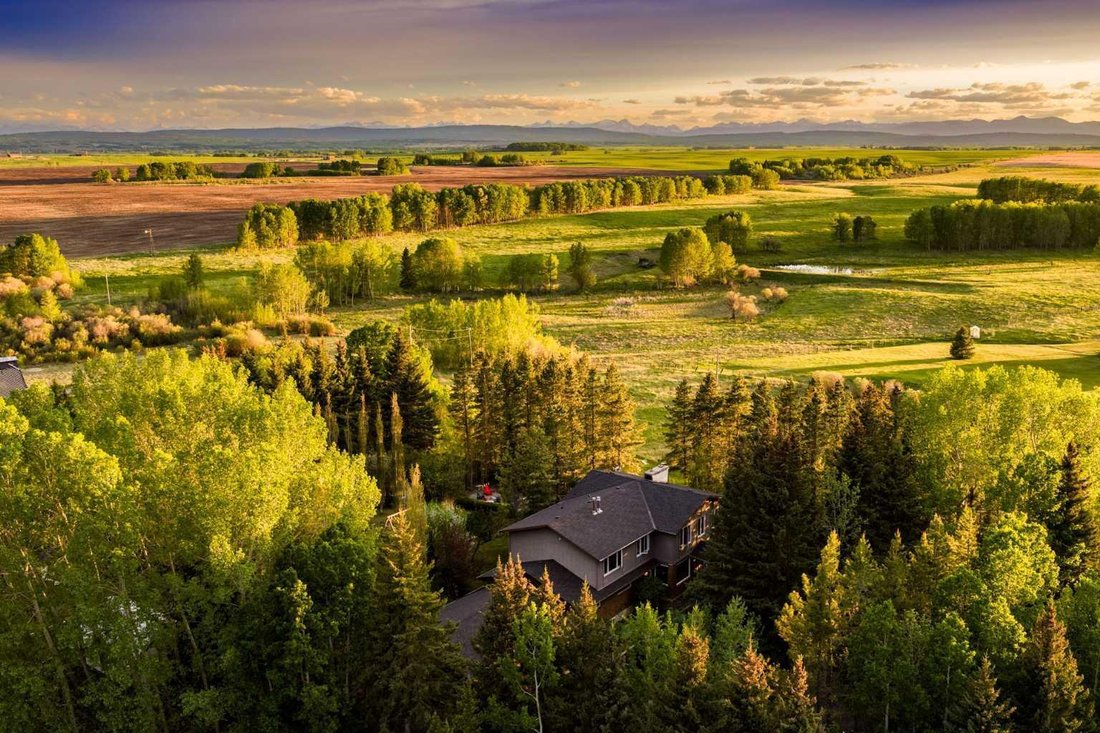 House in Calgary, Alberta, Canada 4 - 18083375