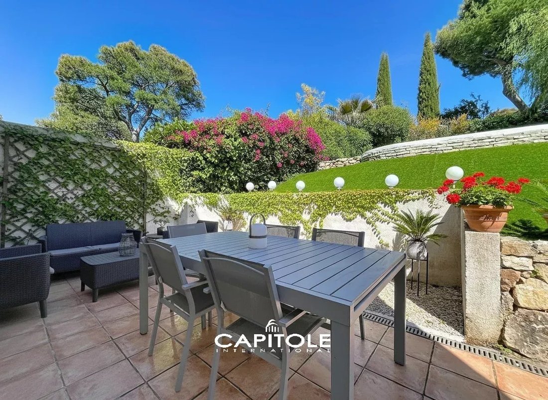 House in Antibes, Provence-Alpes-Côte d'Azur, France 1 - 18084576