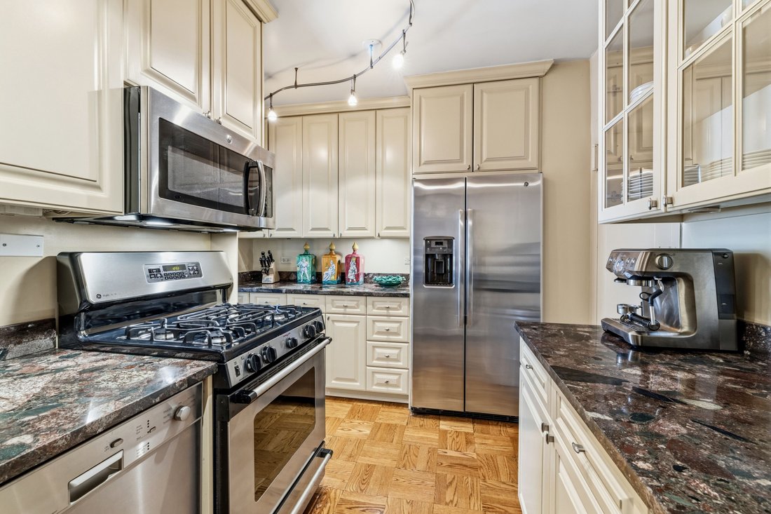 Co Op in New York, New York, United States 5 - 18080874
