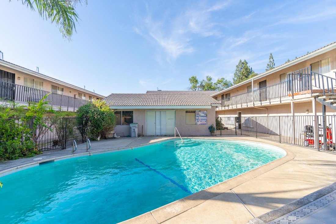 Fresno, California, United States 2 - 18074330