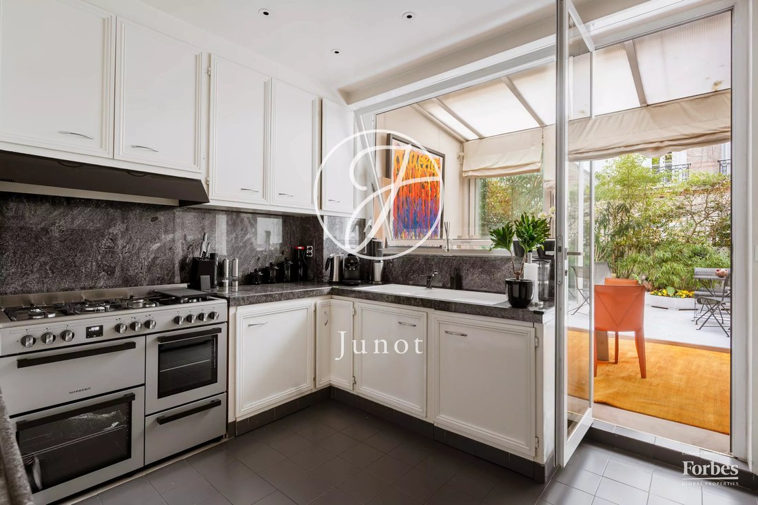 Apartment in Parc Monceau, Paris 8e Arrondissement, Paris 4 - 18083312