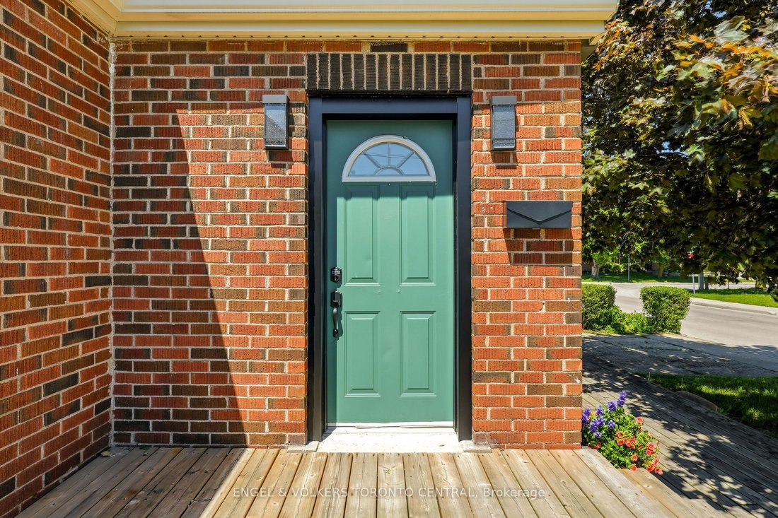 House in Hamilton, Ontario, Canada 2 - 18086641