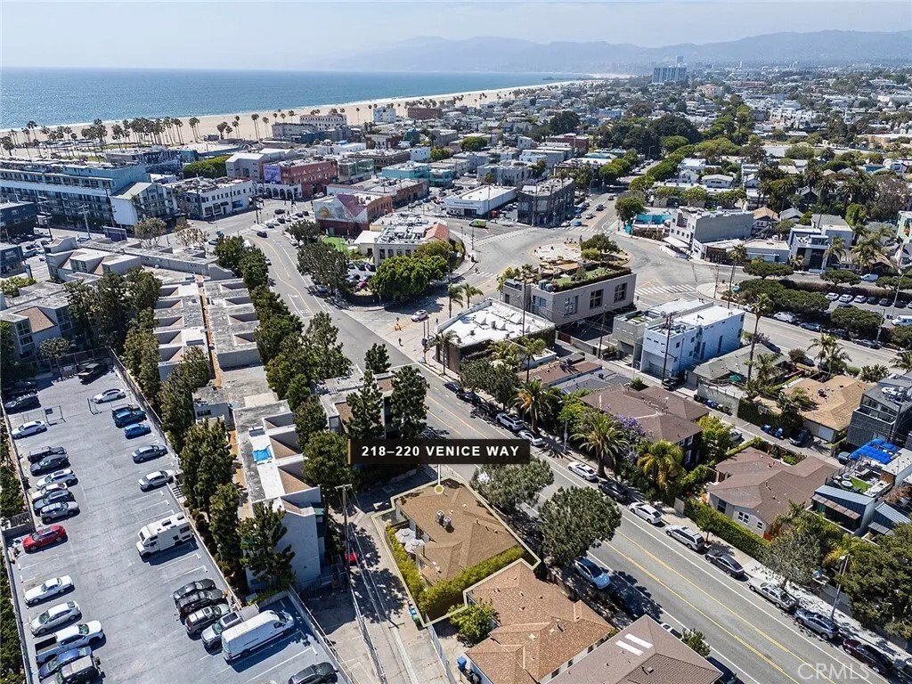 Los Angeles, California, United States 3 - 18079472