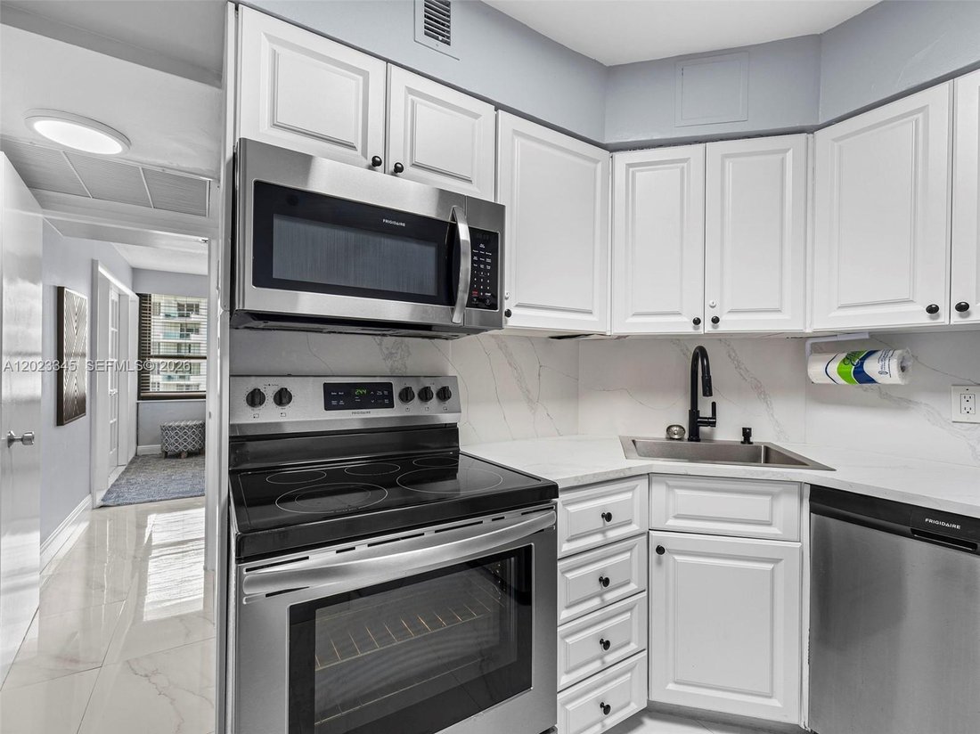 Condo in Miami Beach, Florida, United States 5 - 18082949