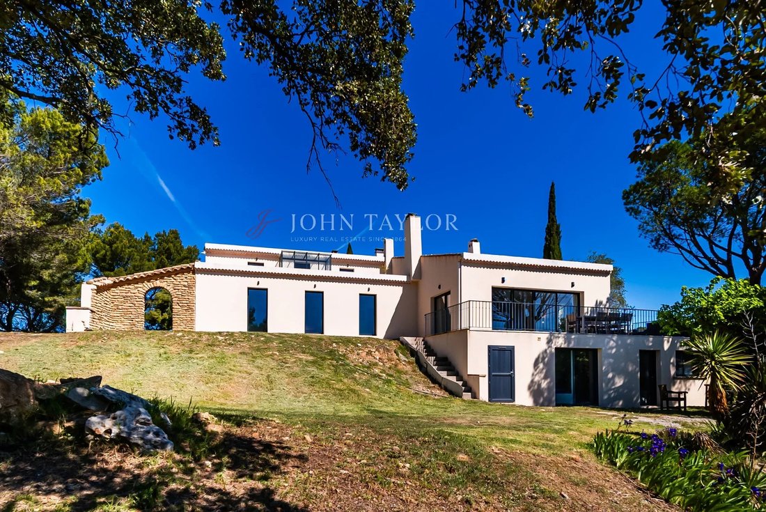 Estate in Châteauneuf-du-Pape, Provence-Alpes-Côte d'Azur, France 2 - 17712445